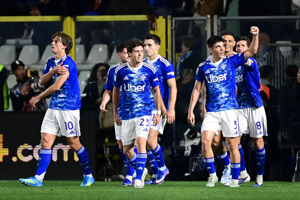 Como Tulis Sejarah Baru, Hajar Cremonese 4-1 dan Kunci Tiket Liga Champions