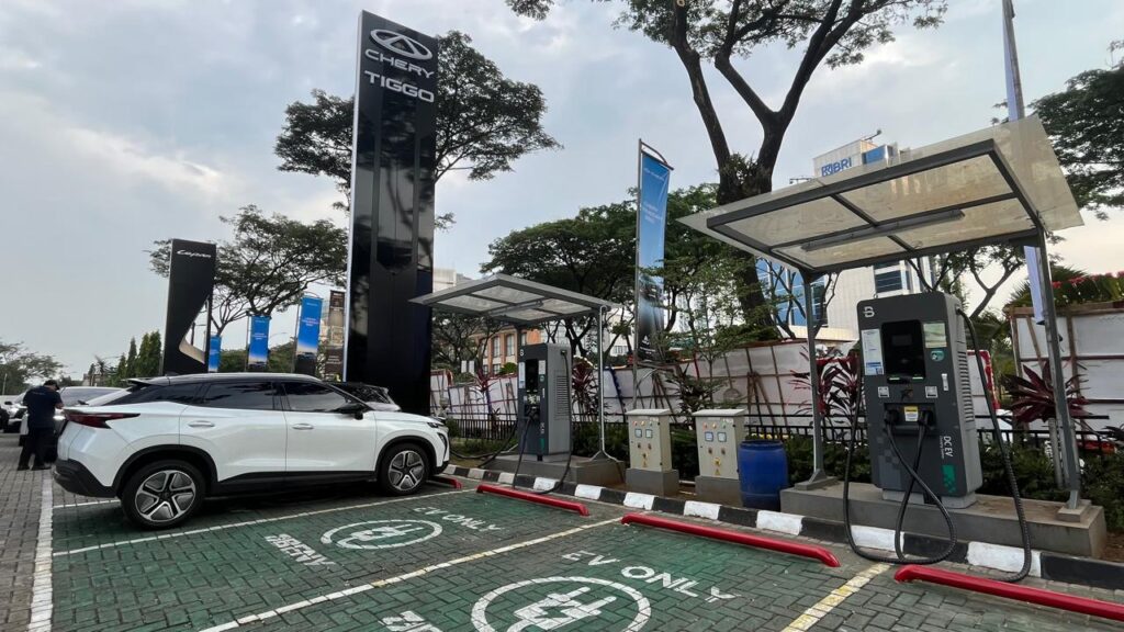Chery Dan Lepas Satukan Dealer Pertama Di BSD, Ada SPKLU Ultra Fast Charging 120 kW