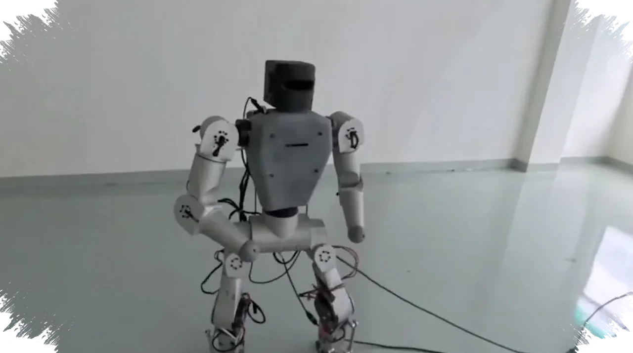 Robot Humanoid Sub-3 Juta Ini Bukan Mainan Meja, Tapi Senjata Baru Lab Developer