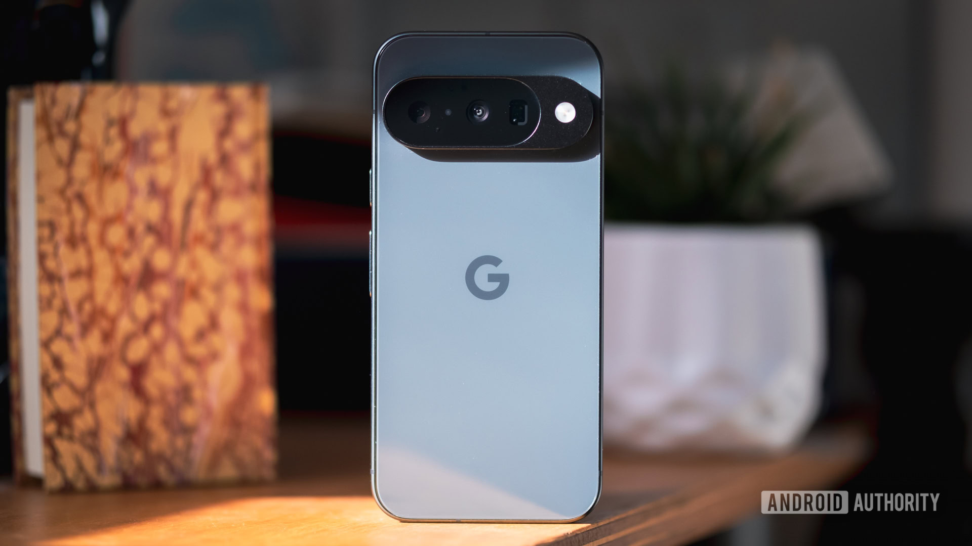 Pesan Pixel 10, Yang Datang Malah Motorola Razr, Sengketa Google Store Makin Panas