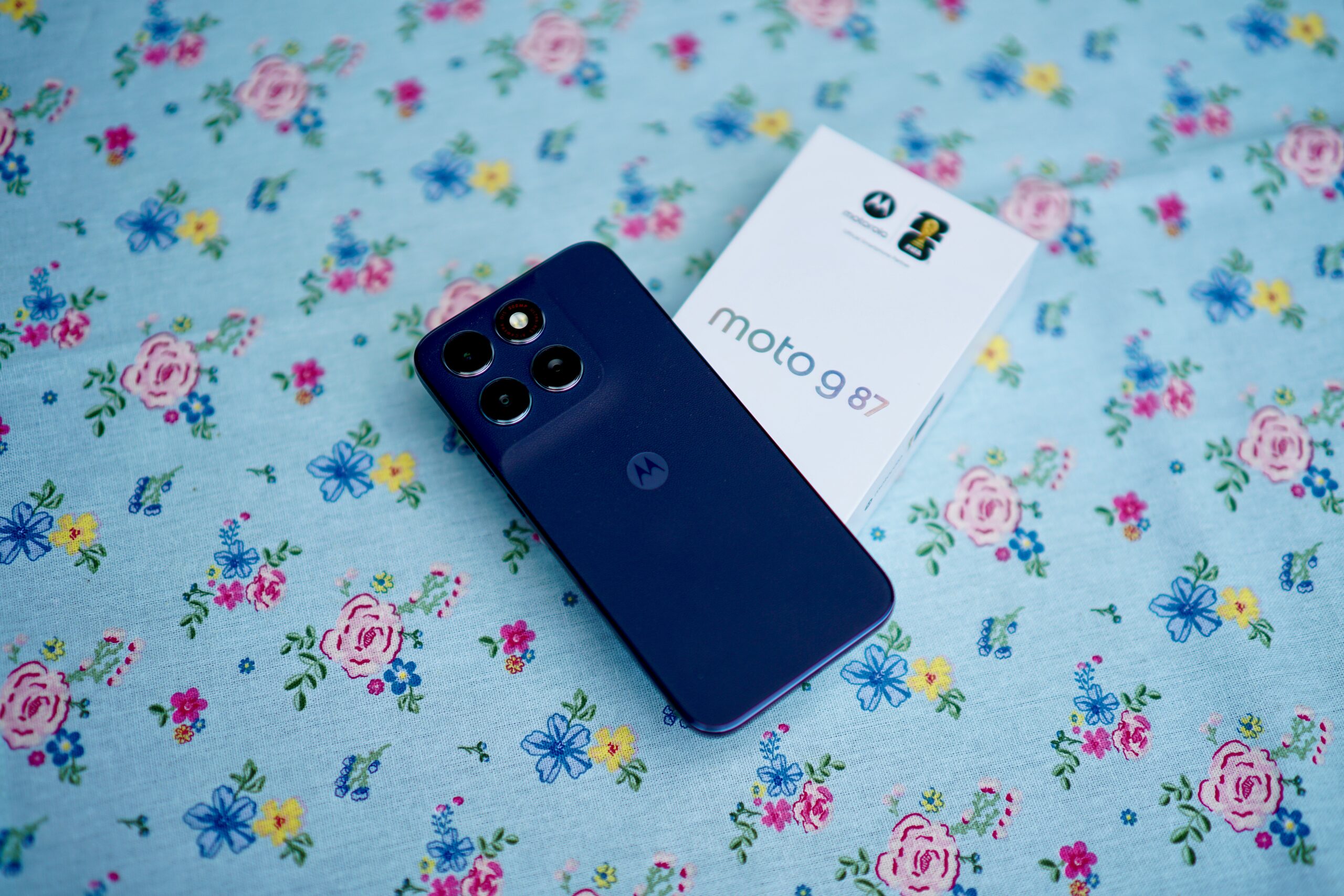 Moto G87 Tahan Air Dan Mantap Digenggam, Kombinasi Langka Di Kelas Menengah