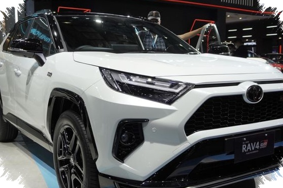 Toyota RAV4 GR Sport PHEV 2026, SUV Keluarga yang Tiba-Tiba Berasa Mobil Performa