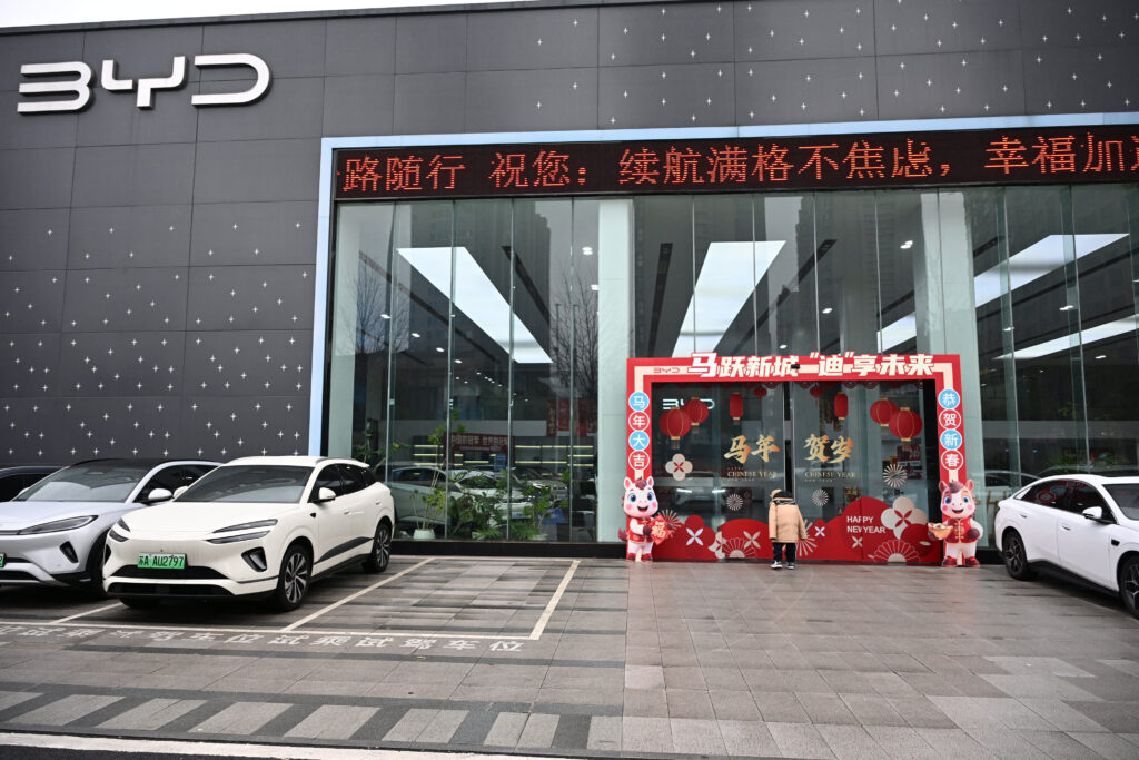 Pasar Mobil China Mulai Jenuh, Merek EV Dipaksa Naik Kelas Demi Bertahan