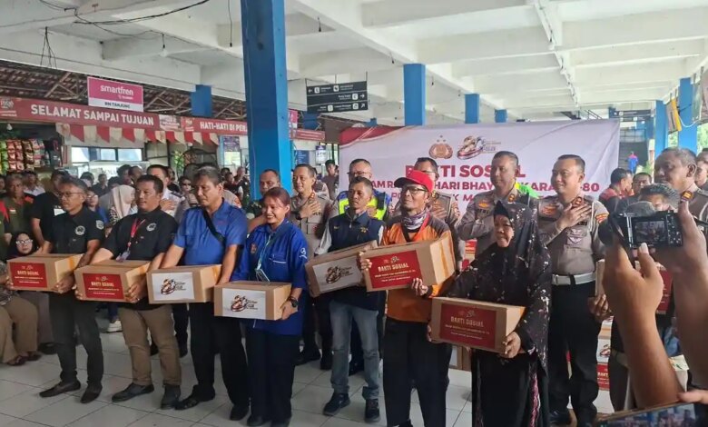 Polri Sebar 15.000 Paket Bansos Jelang Bhayangkara Ke-80, Warga Jabodetabek Terbantu