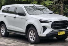 Isuzu 9-Seater 2026 Bikin Operator Travel Lebih Hemat, Satu Unit Bisa Dipakai Banyak Bisnis