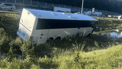 Bus Wisata Terjun Ke Parit Di Tol Bawen, 2 Penumpang Tewas Dalam Kecelakaan Tunggal