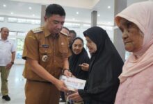 Garut Buka Balebat untuk Warga Miskin Ekstrem, 1.000 Keluarga Terima Rp2 Juta
