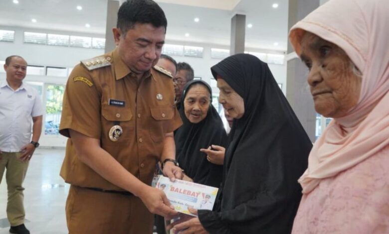 Garut Buka Balebat untuk Warga Miskin Ekstrem, 1.000 Keluarga Terima Rp2 Juta