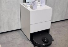 LG Pamer RONi, Robot Vacuum dengan Uap 100°C yang Membersihkan Sekaligus Menjaga Dock Higienis