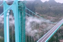 Jembatan Tertinggi Dunia Punya Air Terjun di Tengah, Ini Alasan Airnya Dibiarkan Mengalir