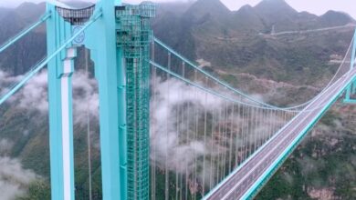 Jembatan Tertinggi Dunia Punya Air Terjun di Tengah, Ini Alasan Airnya Dibiarkan Mengalir
