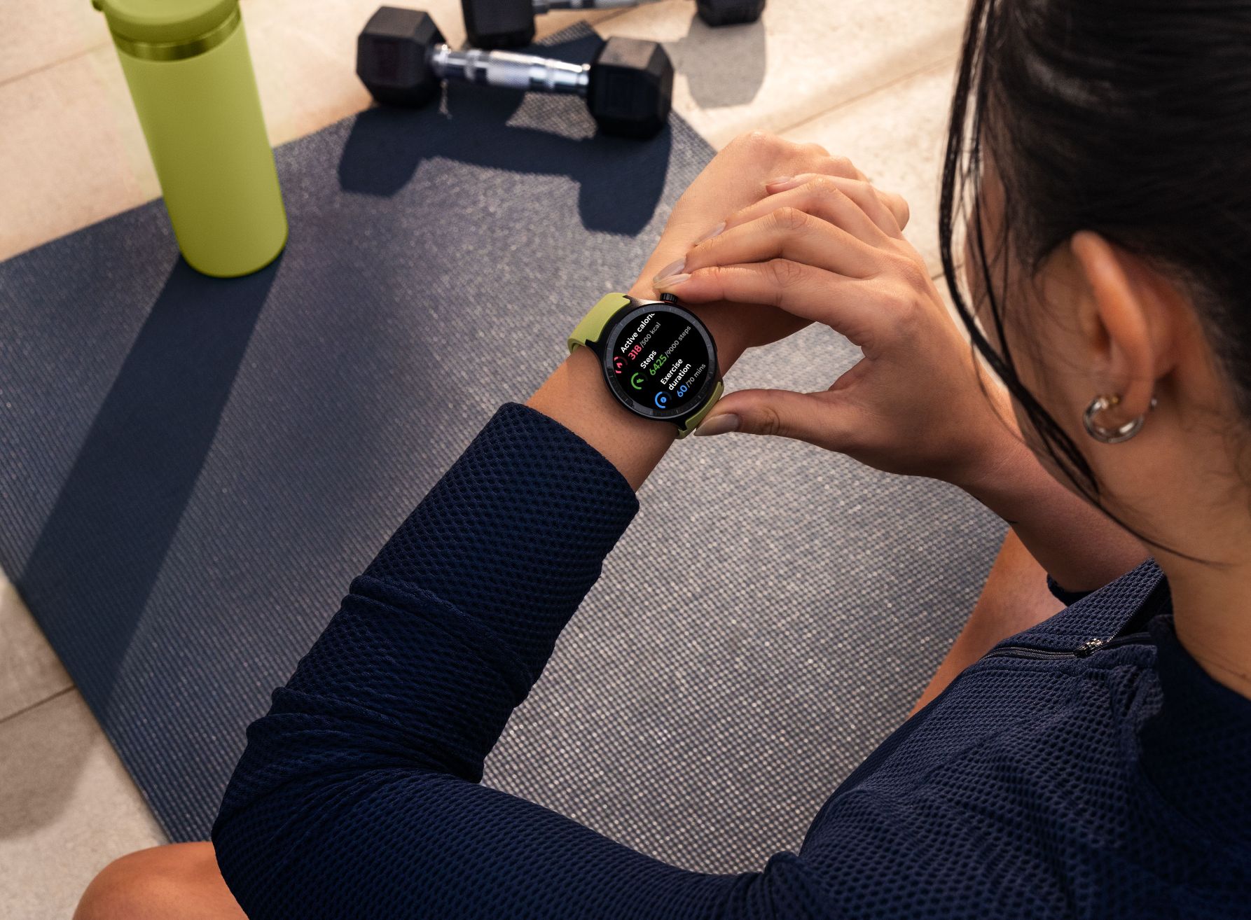 Moto Watch Tahan 13 Hari, Motorola Pasangkan dengan Buds Loop untuk Mobilitas Padat