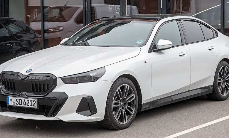 BMW Tetap Tenang Saat Rival Menahan Napas, Penjualan Premium Masih Bertahan