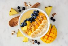 Smoothie Bowl 3 Bahan Ini Bisa Sekental Soft Serve, Cocok Buat Sarapan Cepat