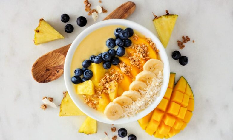 Smoothie Bowl 3 Bahan Ini Bisa Sekental Soft Serve, Cocok Buat Sarapan Cepat