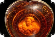 Liontin Amber Elizabeth I Ini Melonjak Dari £5.588 ke Perkiraan £150.000