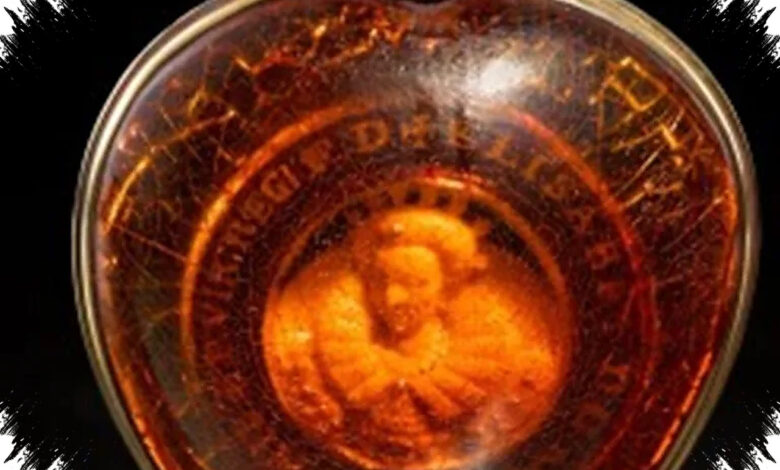 Liontin Amber Elizabeth I Ini Melonjak Dari £5.588 ke Perkiraan £150.000