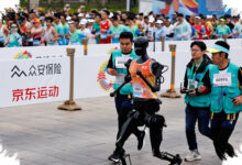 Robot Humanoid Ini Berlutut Minta Uang di Sichuan, Ternyata Bukan Bertindak Sendiri