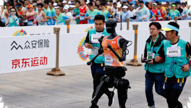 Robot Humanoid Ini Berlutut Minta Uang di Sichuan, Ternyata Bukan Bertindak Sendiri