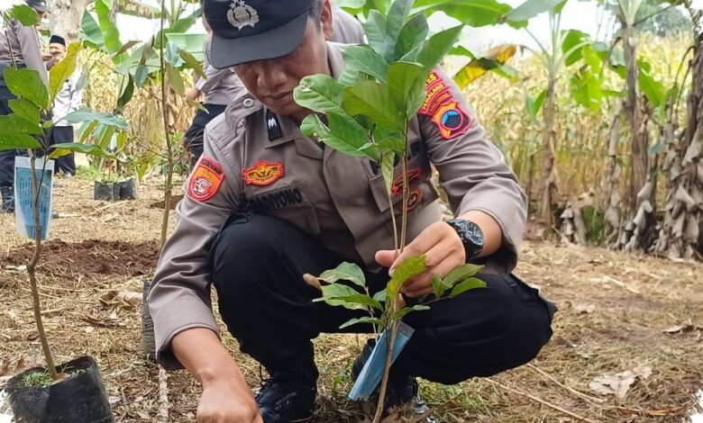 Naik Pangkat Bareng Tanam 10.380 Pohon, Cara Polda Jateng Ubah Penghargaan Jadi Kepedulian