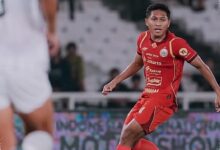 Lulus Sambil Bersinar di Persija, Fajar Fathurrahman Raih Gelar Sarjana dan Penghargaan Kampus