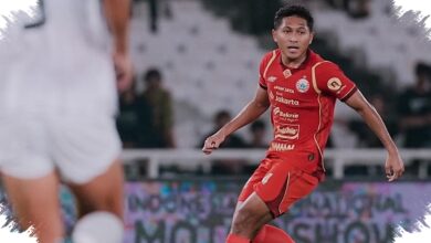 Lulus Sambil Bersinar di Persija, Fajar Fathurrahman Raih Gelar Sarjana dan Penghargaan Kampus