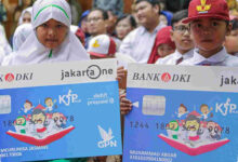 707 Ribu Pelajar Jakarta Mulai Terima KJP Plus, Dana Tunai Tak Bisa Ditarik Penuh