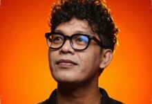Agushafi Menolak Lagu Instan, Satrio ALEXA Bawa Nuansa Grande ke “Tunggu Apa Lagi”