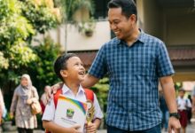 Kehadiran Ayah Saat Ambil Rapor, Ternyata Jadi Bekal Penting Anak Menyambut Sekolah