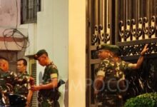 Rumah Febrie Adriansyah Dijaga Puluhan Tentara, Penggeledahan Polisi Memanas di Jakarta Selatan