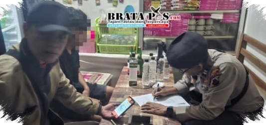 Razia Miras Di Pati, 25 Botol Diamankan dari Warung Dekat Pasar Yaik