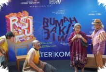 Teater Koma Kembali Pentaskan Rumah Sakit Jiwa, Kritik Sosialnya Masih Terasa Dekat