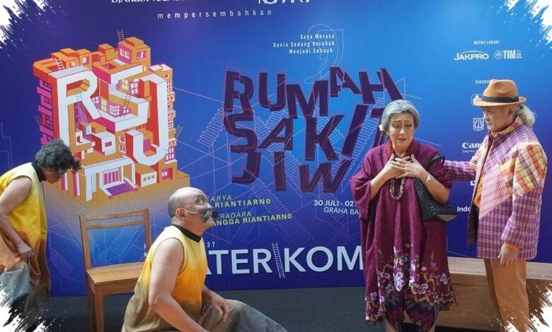 Teater Koma Kembali Pentaskan Rumah Sakit Jiwa, Kritik Sosialnya Masih Terasa Dekat