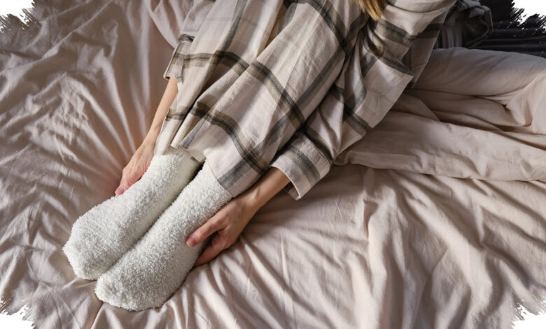5 Fakta Kepribadian Orang yang Sering Tidur Pakai Kaos Kaki, Ternyata Begini