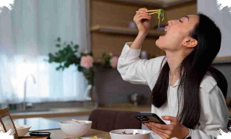 3 Kebiasaan Makan yang Diam-Diam Bisa Membebani Kesehatan Lambung