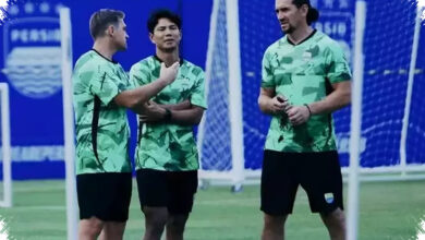 Jupe Naik ke Bangku Pelatih Persib, Kini Jadi Penghubung Igor Tolic dan Pemain Lokal
