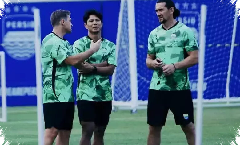 Jupe Naik ke Bangku Pelatih Persib, Kini Jadi Penghubung Igor Tolic dan Pemain Lokal