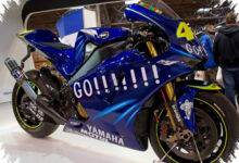 Rossi Kembali ke YZR-M1, Reuni Emosional yang Lama Tak Terlihat