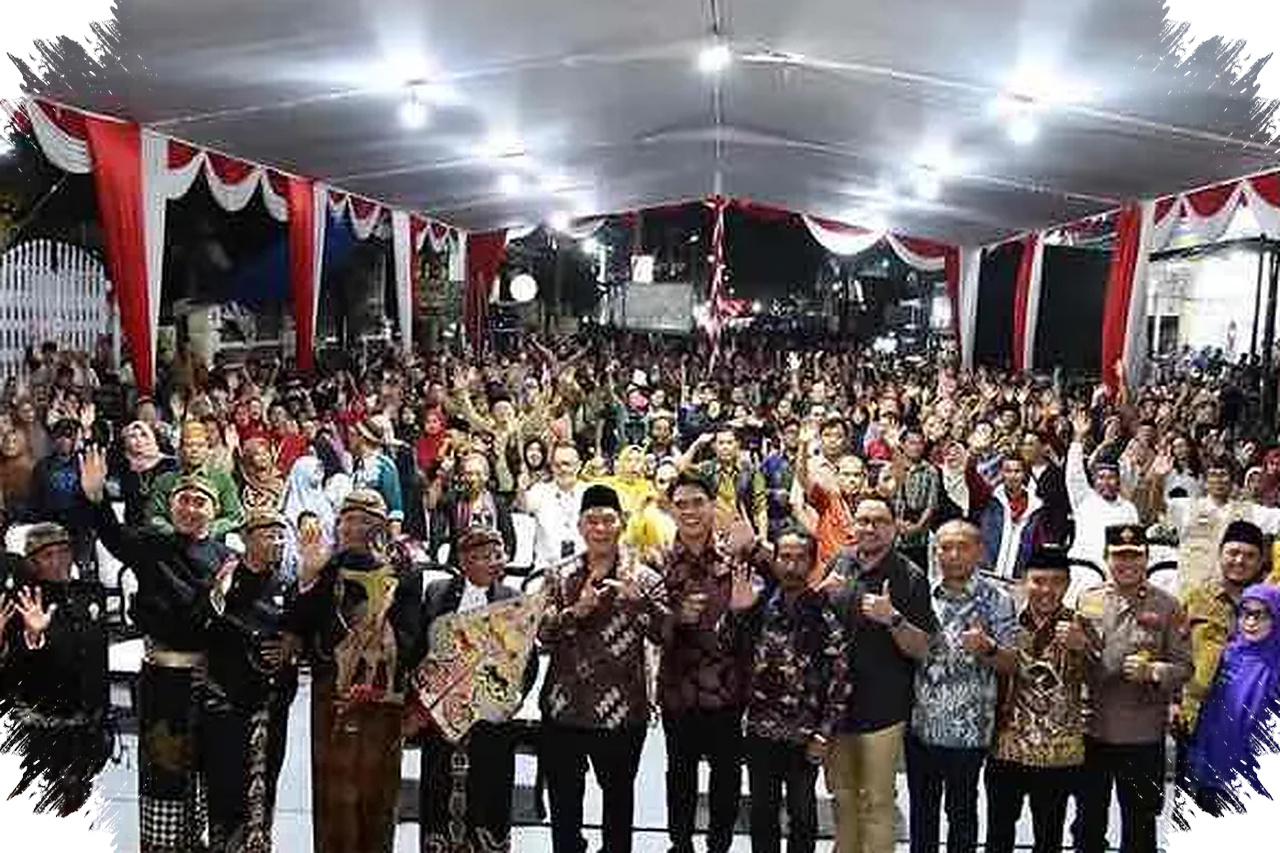 Ribuan Warga Padati Wayang Kulit Sonokwijenan, DPRD Jatim Dorong Tradisi Ini Hidup Lagi
