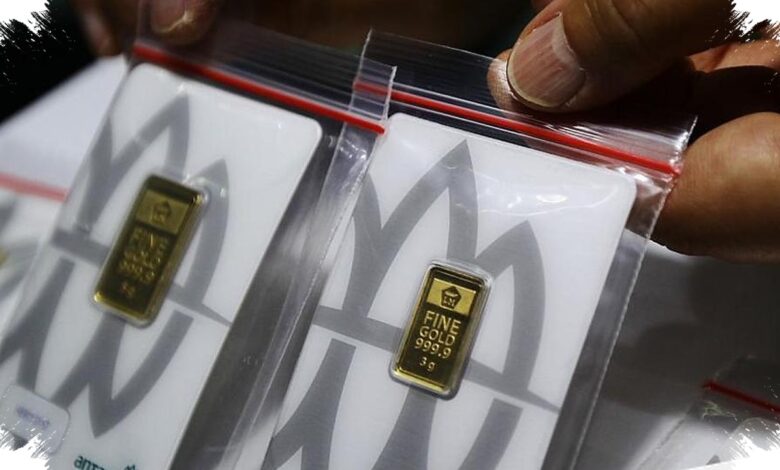 Harga Emas Antam Kembali Terkoreksi, Buyback Turun Lebih Dalam ke Rp 2,352 Juta