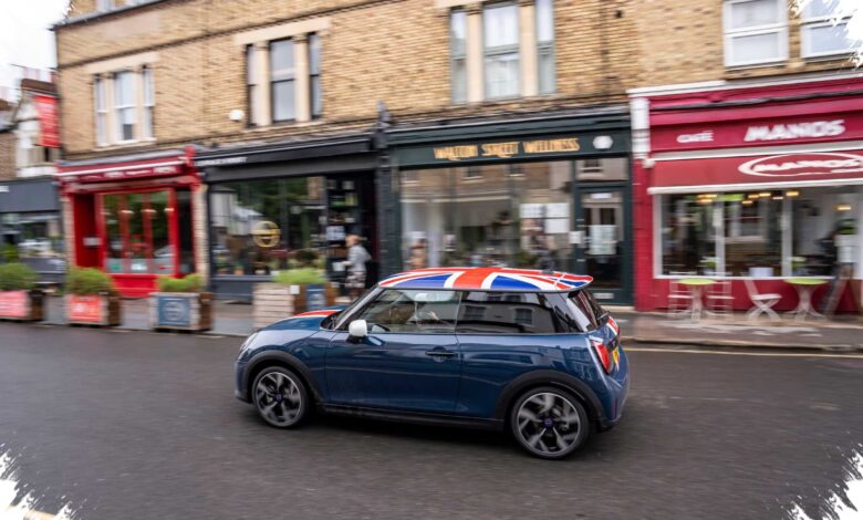 MINI Cooper Oxford Edition Pamer Union Jack, Kolektor Tertarik pada Edisi Terbatas Ini