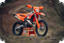 KTM 300 EXC 2027 Cuma 104 Kg, Tenaganya Bikin Enduro Lawan Sulit Mengejar