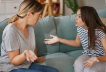 3 Pola Asuh yang Terlihat Sayang, tapi Diam-Diam Bikin Anak Sulit Mandiri