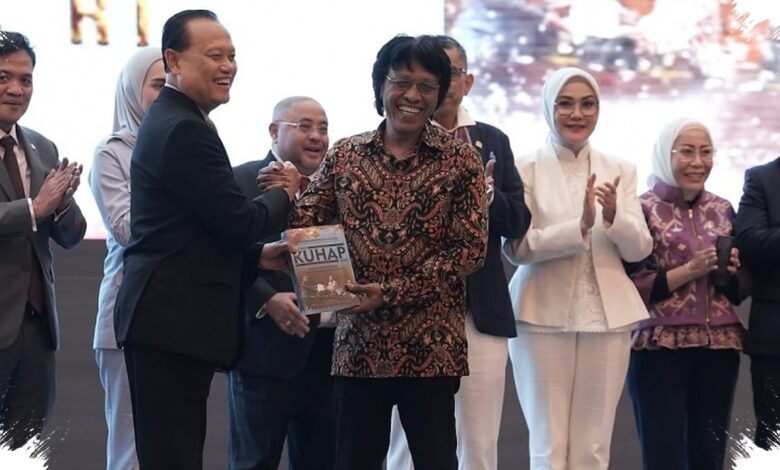 DPR Dorong Buku Anotasi KUHAP Jadi Rujukan Resmi, Tak Boleh Lagi Multitafsir