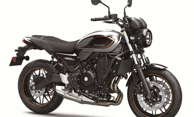 CB400 Super Four vs Z650RS, Duel Empat Silinder Ikonik yang Kalah oleh Torsi?