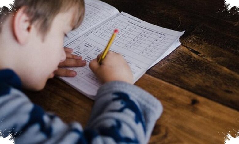 Terlalu Sering Membantu Anak Bisa Bikin Mereka Lemah Mental, Ini Peringatan Psikiater