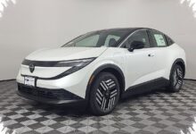 Nissan Leaf Two-Tone 2026 Berubah Jadi Crossover Coupe, Aura Premiumnya Makin Kuat