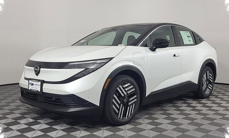 Nissan Leaf Two-Tone 2026 Berubah Jadi Crossover Coupe, Aura Premiumnya Makin Kuat