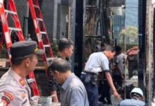 Salah Injak Pedal saat Menikung, Mobil Listrik Tembus Kaca Gedung di SCBD