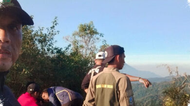 5 Titik Panas Bertahan di Gunung Cendono, Jurang Curam Memperlambat Pemadaman